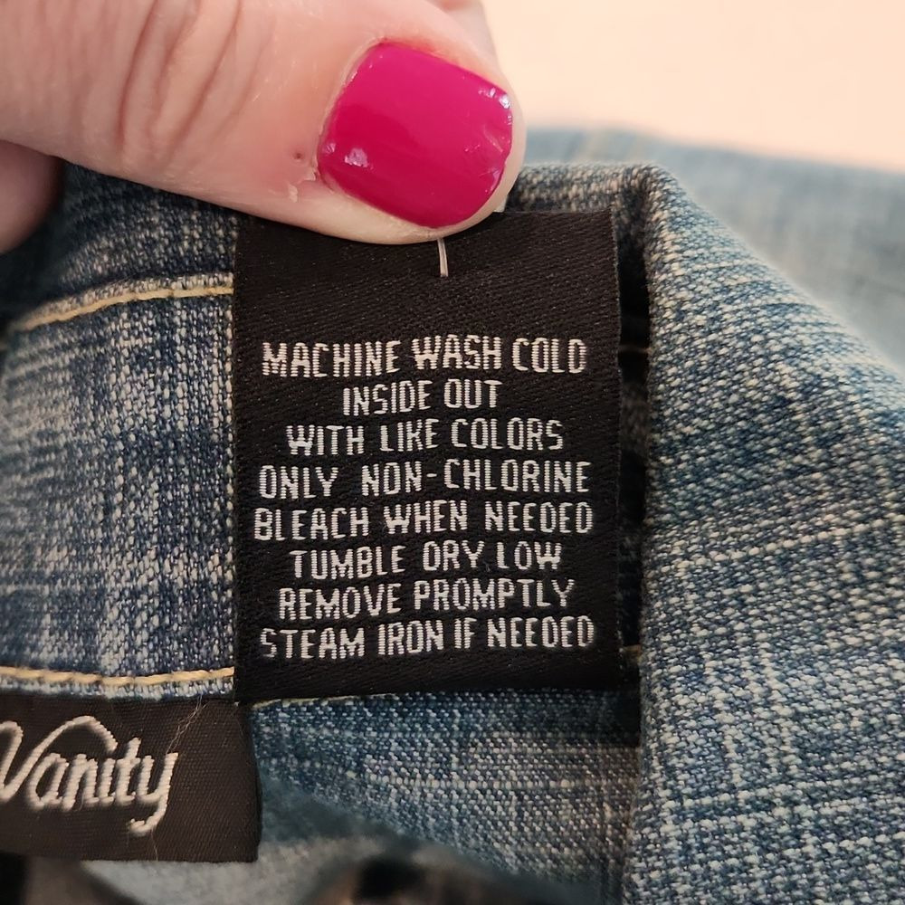 Vanity button down jean jacket size M, new with tags! - Picture 7 of 7